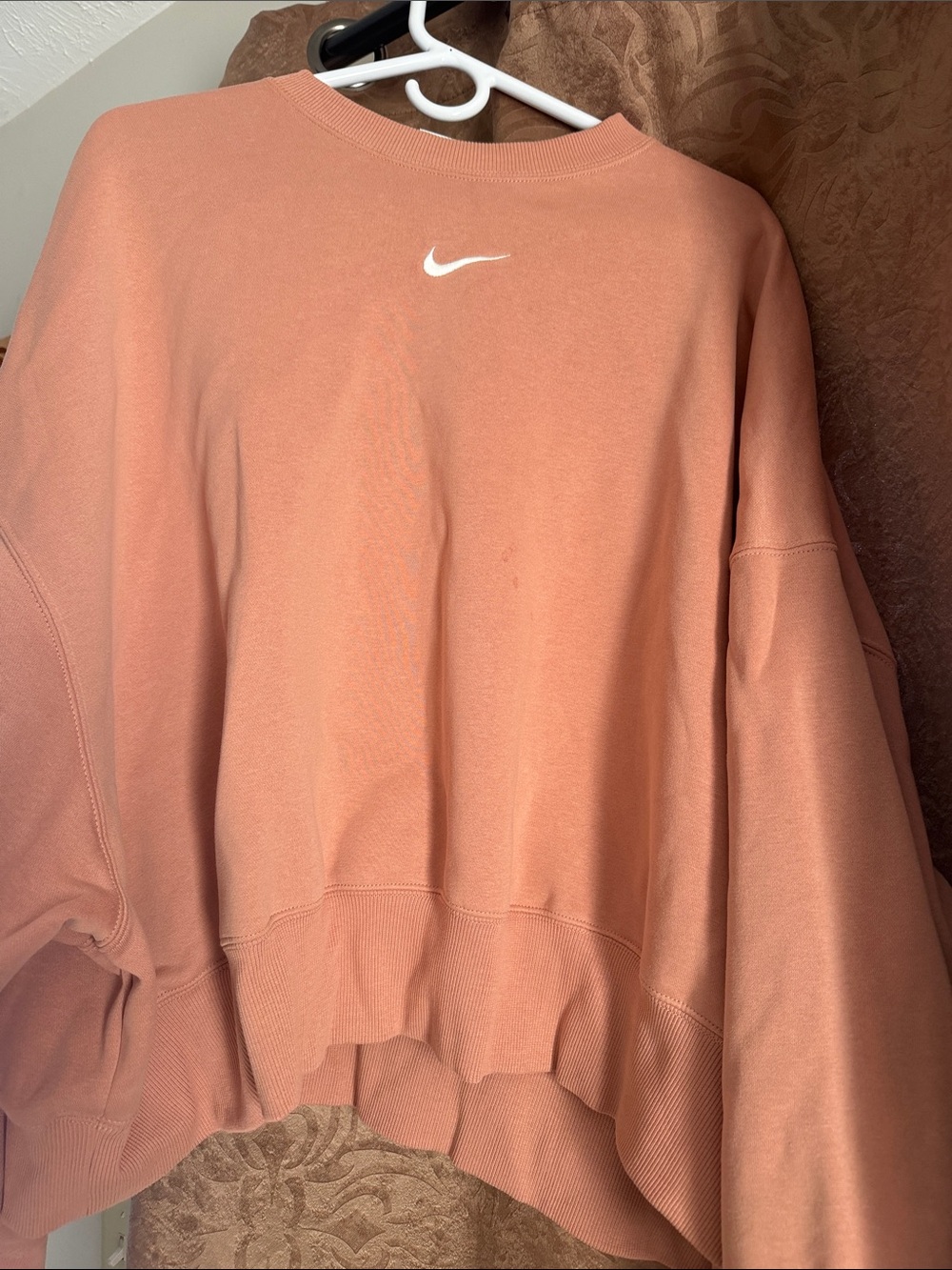 Nike Cropped Crewneck Sweatshirt in Dusty Rose with White Swoosh